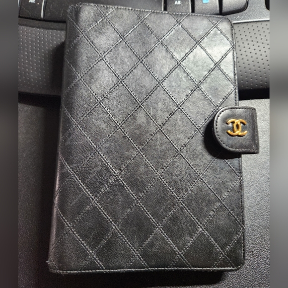 Chanel Matrasse MM Agenda - Picture 9 of 11